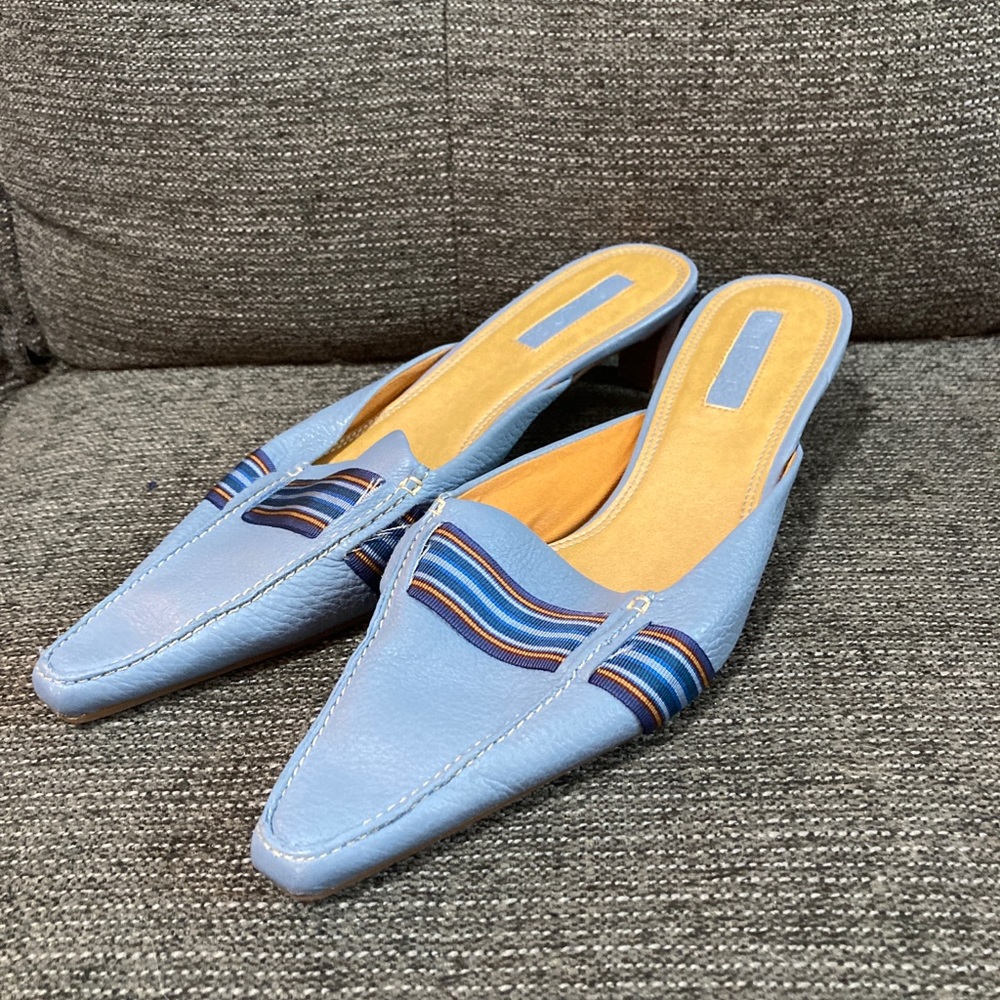Unisa blue leather kitten heels. Size 8.